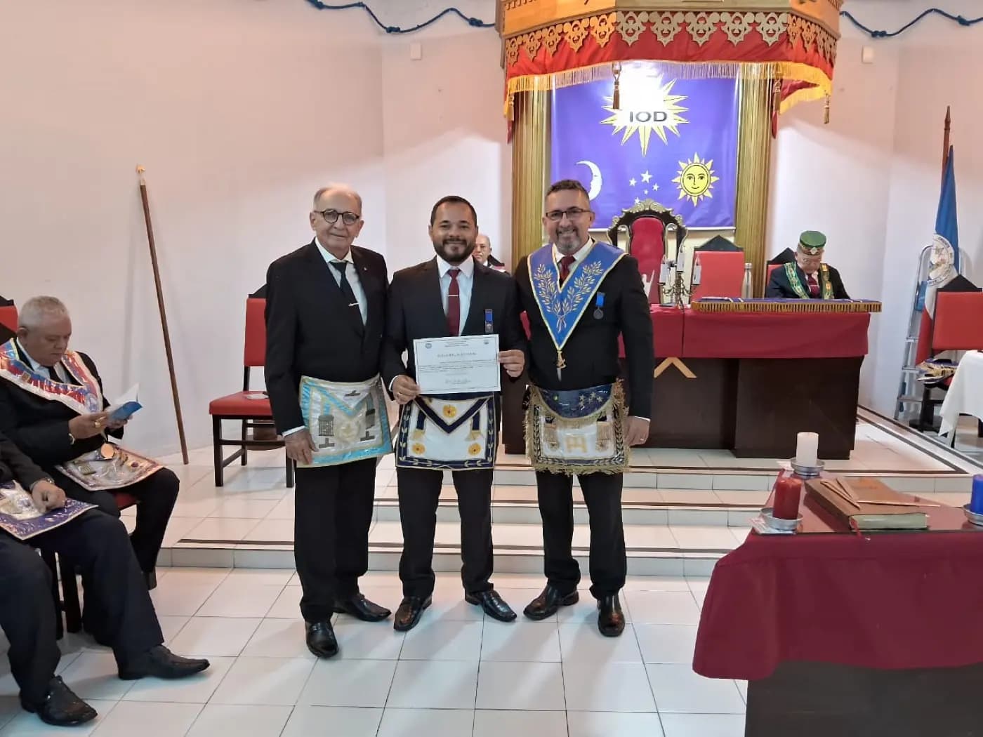 Registro fotográfico: SESSÃO MAGNA DE INSTALAÇÃO E POSSE DE VENERÁVEL MESTRE E POSSE DA NOVA DIRETORIA DA LOJA MAÇÔNICA UNIVERSITÁRIA MÁRIO VILAR DE MELO Nº 4.085, RITO BRASILEIRO, ORIENTE DE NATAL/RN, ELEITOS PARA O BIÊNIO 2025/2027.