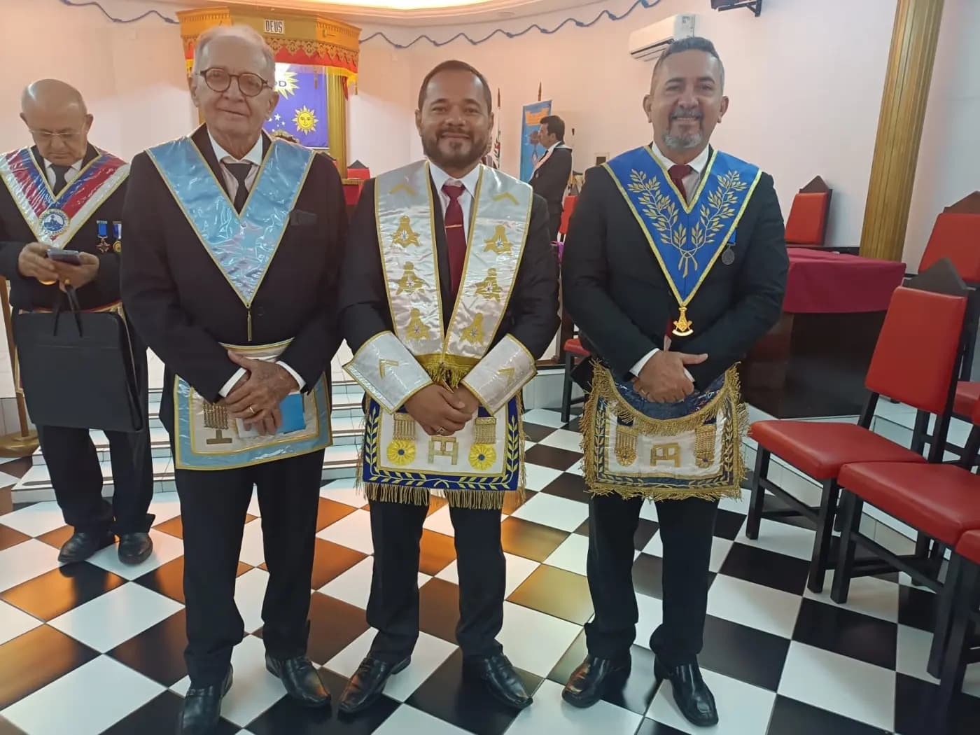 Registro fotográfico: SESSÃO MAGNA DE INSTALAÇÃO E POSSE DE VENERÁVEL MESTRE E POSSE DA NOVA DIRETORIA DA LOJA MAÇÔNICA UNIVERSITÁRIA MÁRIO VILAR DE MELO Nº 4.085, RITO BRASILEIRO, ORIENTE DE NATAL/RN, ELEITOS PARA O BIÊNIO 2025/2027.