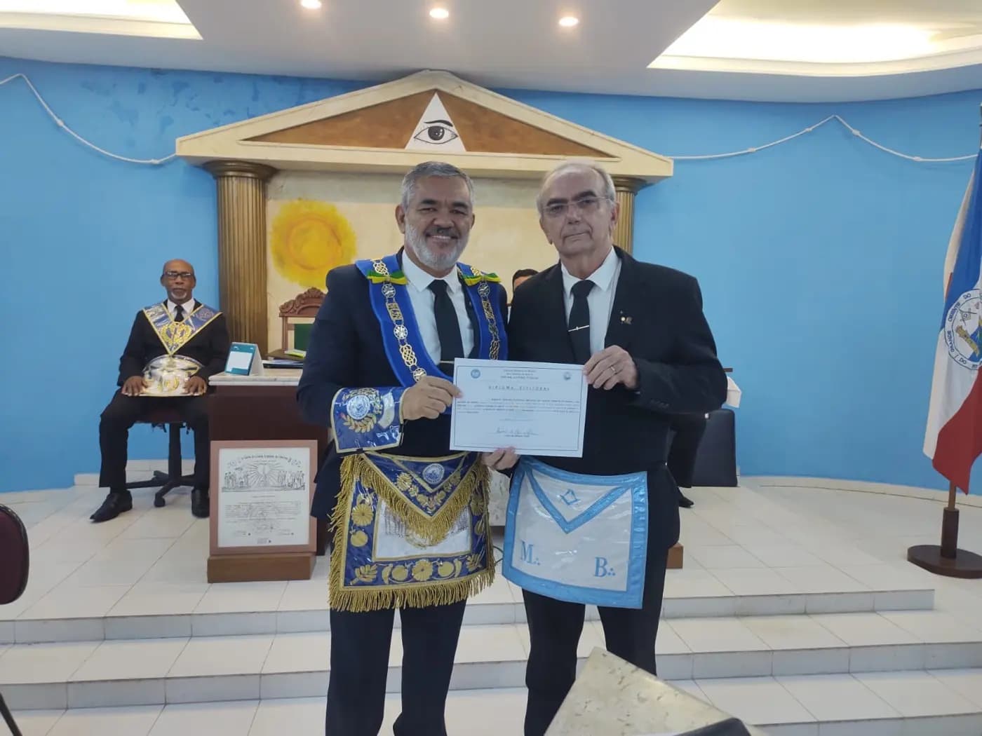 Registro fotográfico: SESSÃO MAGNA DE INSTALAÇÃO E POSSE DE VENERÁVEL MESTRE E POSSE DA NOVA DIRETORIA DA LOJA MAÇÔNICA AURORA DO ORIENTE Nº 3269, RITO MODERNO, ORIENTE DE PARNAMIRIM-RN, ELEITOS PARA O BIÊNIO 2025/2027.