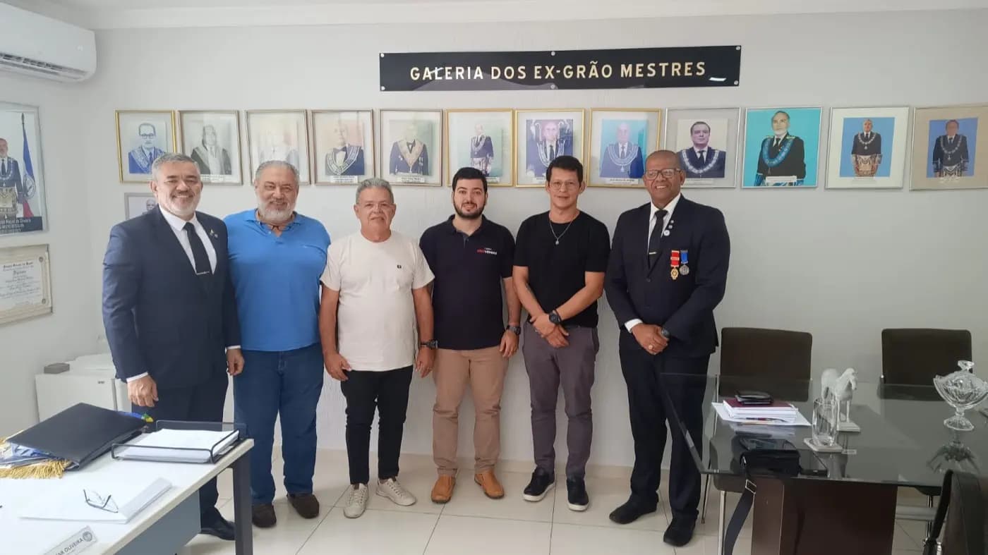 Registro fotográfico: REUNIÃO ADMINISTRATIVA COM INTEGRANTES DAS LOJAS MAÇÔNICAS INTERNACIONAL PRAIA DE PIPA Nº 4627, ORIENTE DE TIBAU DO SUL-RN, E TIKVAH Nº 4366, ORIENTE DE NATAL-RN.