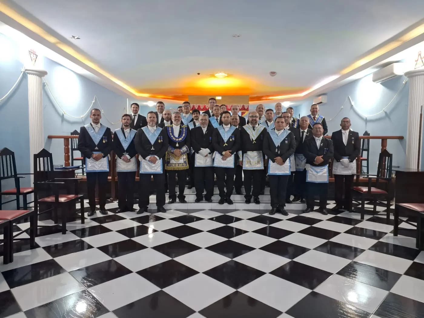 Registro fotográfico: SESSÃO MAGNA DE INSTALAÇÃO E POSSE DE VENERÁVEL MESTRE E POSSE DA NOVA DIRETORIA DA LOJA MAÇÔNICA LUIZ GONZAGA DO NASCIMENTO Nº 4.567, ORIENTE DE PARNAMIRIML-RN, ELEITOS PARA O BIÊNIO 2025/2027.