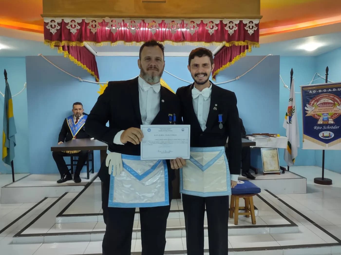 Registro fotográfico: SESSÃO MAGNA DE INSTALAÇÃO E POSSE DE VENERÁVEL MESTRE E POSSE DA NOVA DIRETORIA DA LOJA MAÇÔNICA LUIZ GONZAGA DO NASCIMENTO Nº 4.567, ORIENTE DE PARNAMIRIML-RN, ELEITOS PARA O BIÊNIO 2025/2027.