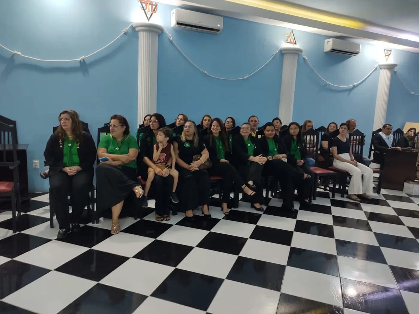Registro fotográfico: SESSÃO MAGNA DE INSTALAÇÃO E POSSE DE VENERÁVEL MESTRE E POSSE DA NOVA DIRETORIA DA LOJA MAÇÔNICA LUIZ GONZAGA DO NASCIMENTO Nº 4.567, ORIENTE DE PARNAMIRIML-RN, ELEITOS PARA O BIÊNIO 2025/2027.