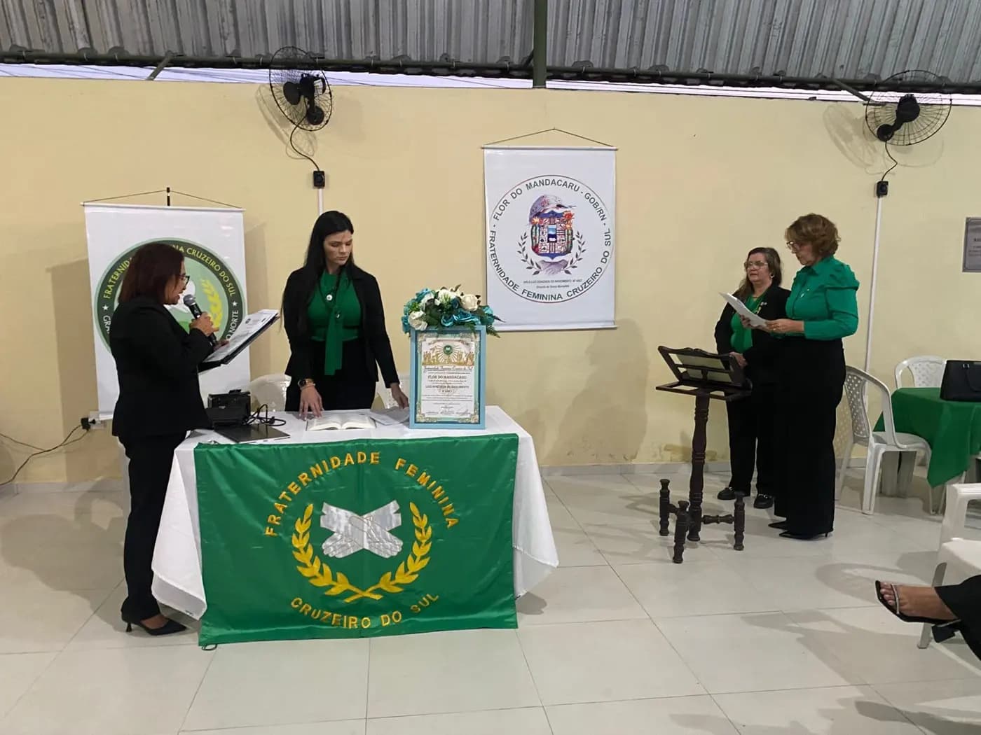 Registro fotográfico: SESSÃO MAGNA DE INSTALAÇÃO E POSSE DE VENERÁVEL MESTRE E POSSE DA NOVA DIRETORIA DA LOJA MAÇÔNICA LUIZ GONZAGA DO NASCIMENTO Nº 4.567, ORIENTE DE PARNAMIRIML-RN, ELEITOS PARA O BIÊNIO 2025/2027.