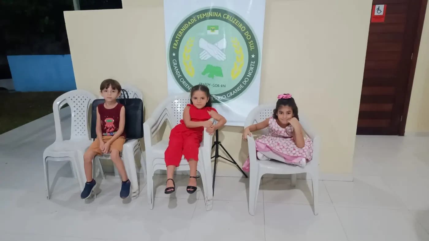 Registro fotográfico: SESSÃO MAGNA DE INSTALAÇÃO E POSSE DE VENERÁVEL MESTRE E POSSE DA NOVA DIRETORIA DA LOJA MAÇÔNICA LUIZ GONZAGA DO NASCIMENTO Nº 4.567, ORIENTE DE PARNAMIRIML-RN, ELEITOS PARA O BIÊNIO 2025/2027.