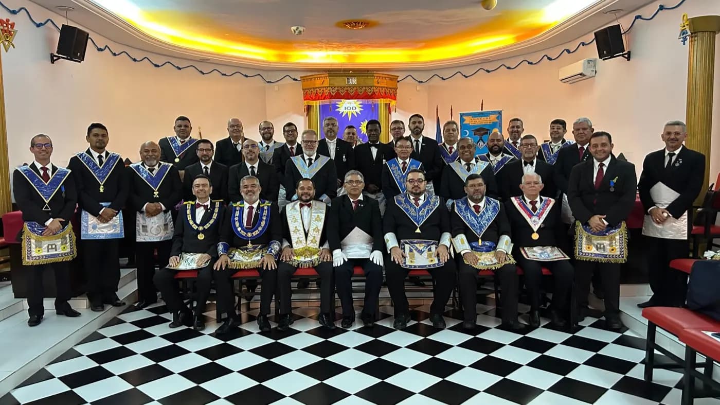 Registro fotográfico: PARTICIPAÇÃO DO GRÃO-MESTRE DO GOB-RN NA SESSÃO MAGNA DE INICIAÇÃO REALIZADA PELA LOJA MAÇÔNICA UNIVERSITÁRIA MÁRIO VILAR DE MELO N° 4.085, ORIENTE DE NATAL/RN.