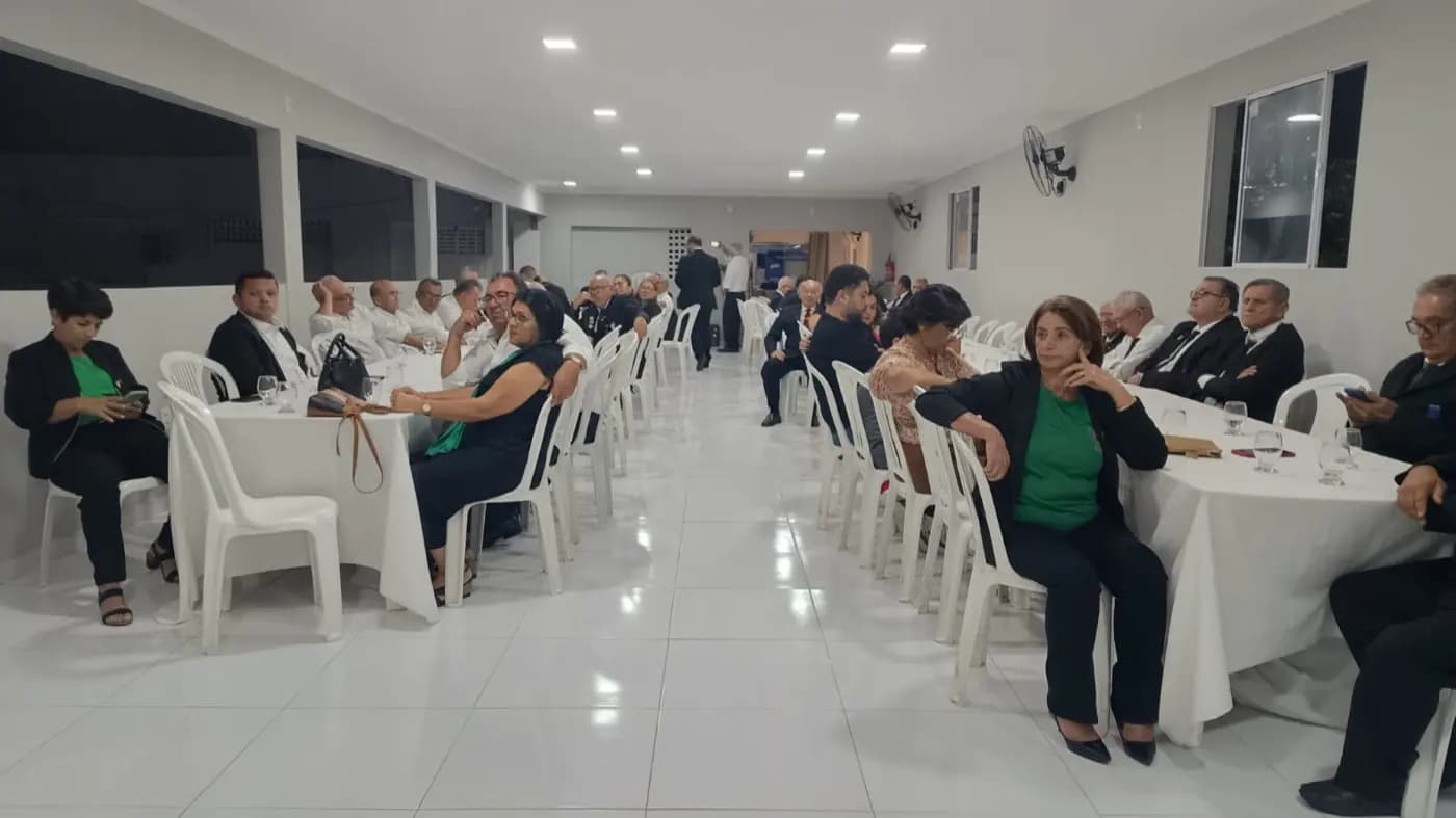 Registro fotográfico: SESSÃO MAGNA DE INSTALAÇÃO E POSSE DE VENERÁVEL MESTRE E POSSE DA NOVA DIRETORIA DA LOJA MAÇÔNICA FRATERNIDADE E JUSTIÇA Nº 1.757, ORIENTE DE CURRAIS NOVOS-RN, ELEITOS PARA O BIÊNIO 2025/2027.