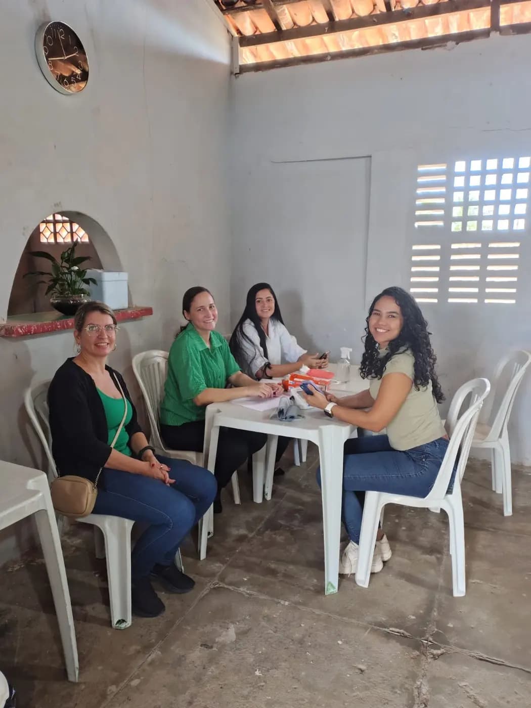 Registro fotográfico: AÇÃO FILANTRÓPICA REALIZADA PELA LOJA MAÇÔNICA UNIVERSITÁRIA ESTRELA NATALENSE Nº 4.122, ORIENTE DE PARNAMIRIM-RN, EM PARCERIA COM A FRATERNIDADE FEMININA CRUZEIRO DO SUL – ANJOS DE LUZ E COM A INSTITUIÇÃO DAR E RECEBER.