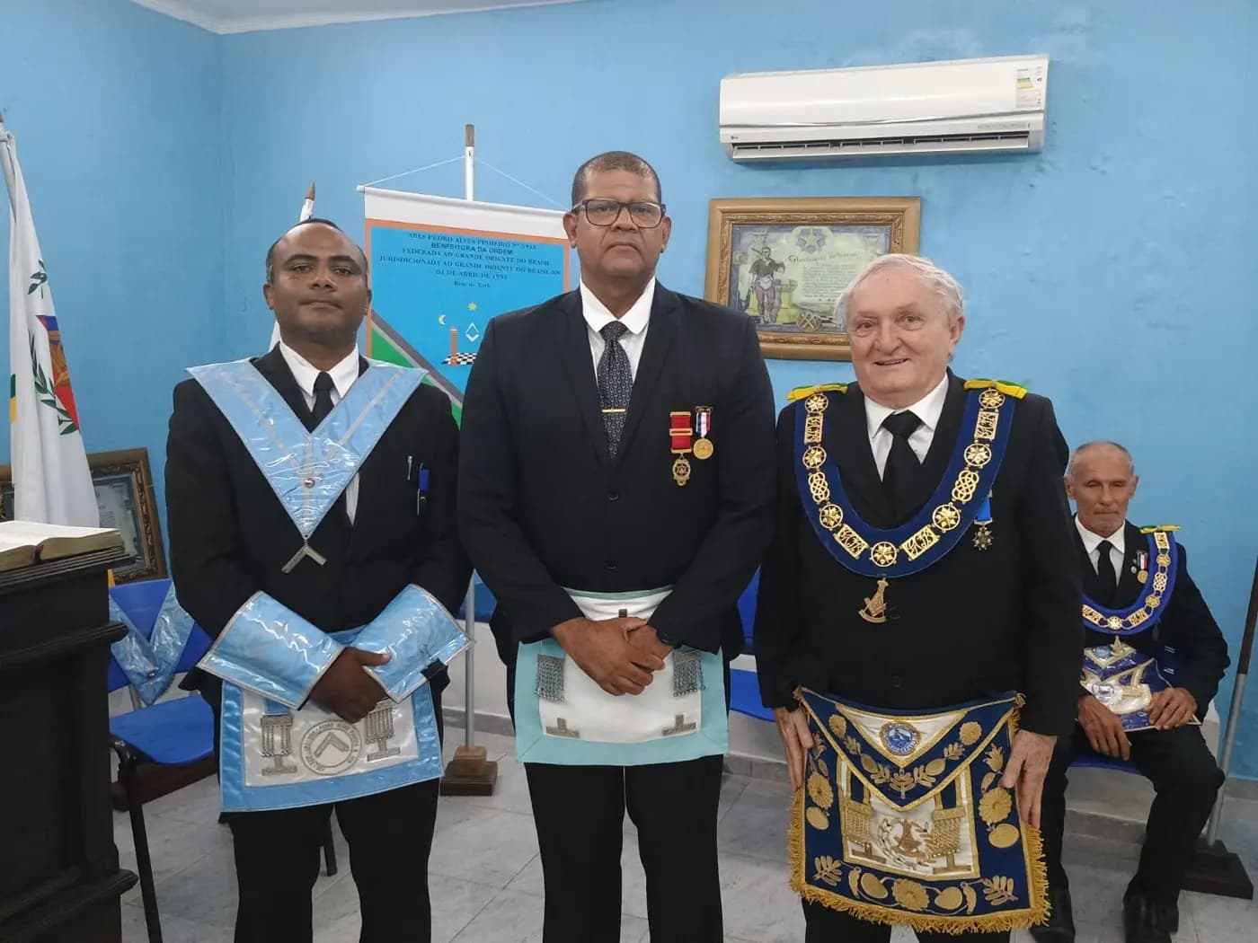 Registro fotográfico: SESSÃO MAGNA DE CONSAGRAÇÃO E ENTREGA DE ESTANDARTE DA LOJA MAÇÔNICA PEDRO ALVES PINHEIRO Nº 3.918, ORIENTE DE EXTREMOZ-RN.