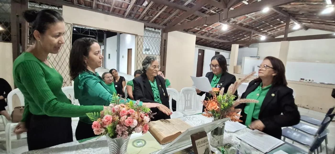 Registro fotográfico: POSSE DA NOVA DIRETORIA DA FRATERNIDADE FEMININA CRUZEIRO DO SUL – TRAMPOLIM DA VITÓRIA, VINCULADA À LOJA MAÇÔNICA TRAMPOLIM DA VITÓRIA Nº 1606, ORIENTE DE NATAL/RN.