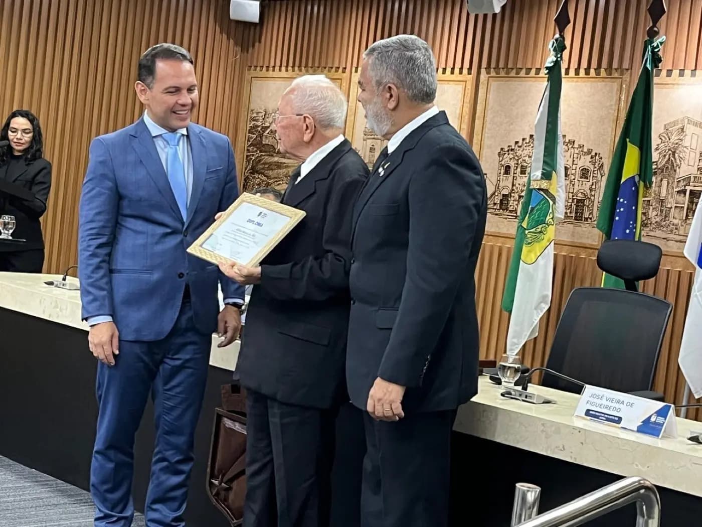 Registro fotográfico: SESSÃO SOLENE EM HOMENAGEM AO DIA DO MAÇOM 2025 – CÂMARA MUNICIPAL DE NATAL/RN.