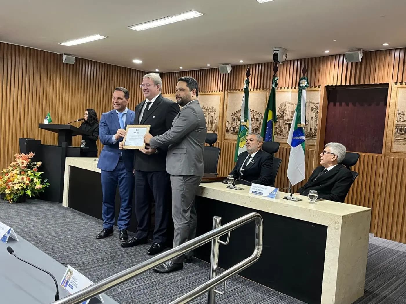 Registro fotográfico: SESSÃO SOLENE EM HOMENAGEM AO DIA DO MAÇOM 2025 – CÂMARA MUNICIPAL DE NATAL/RN.