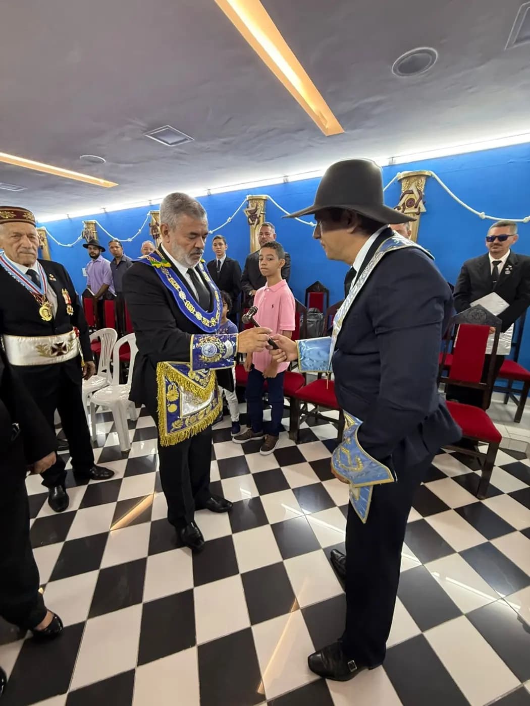 Registro fotográfico: SESSÃO MAGNA PÚBLICA ALUSIVA AO 119º ANO DE FUNDAÇÃO DA LOJA MAÇÔNICA EVOLUÇÃO SEGUNDA Nº 852, ORIENTE DE NATAL/RN.