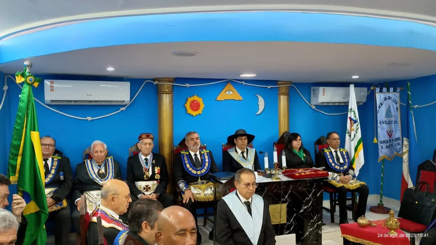 Registro fotográfico: SESSÃO MAGNA PÚBLICA ALUSIVA AO 119º ANO DE FUNDAÇÃO DA LOJA MAÇÔNICA EVOLUÇÃO SEGUNDA Nº 852, ORIENTE DE NATAL/RN.
