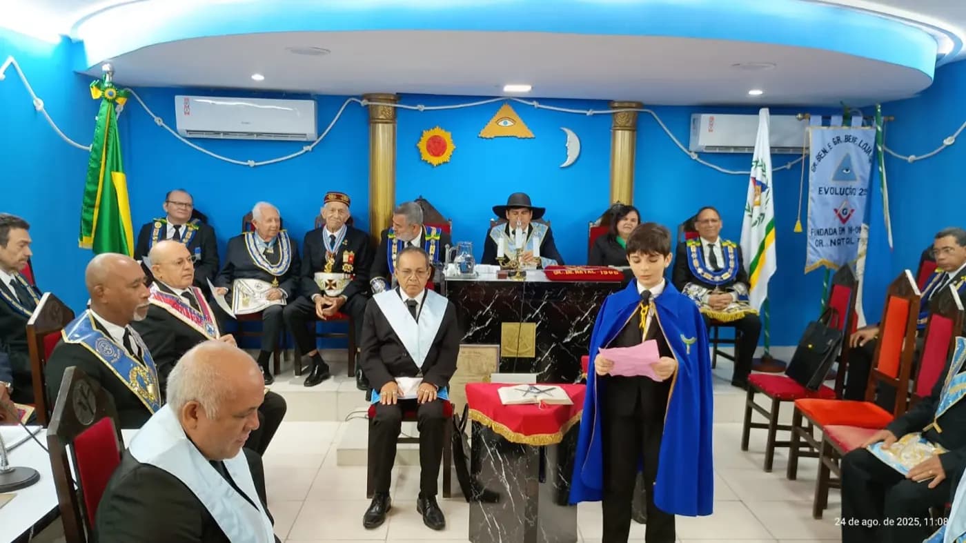 Registro fotográfico: SESSÃO MAGNA PÚBLICA ALUSIVA AO 119º ANO DE FUNDAÇÃO DA LOJA MAÇÔNICA EVOLUÇÃO SEGUNDA Nº 852, ORIENTE DE NATAL/RN.