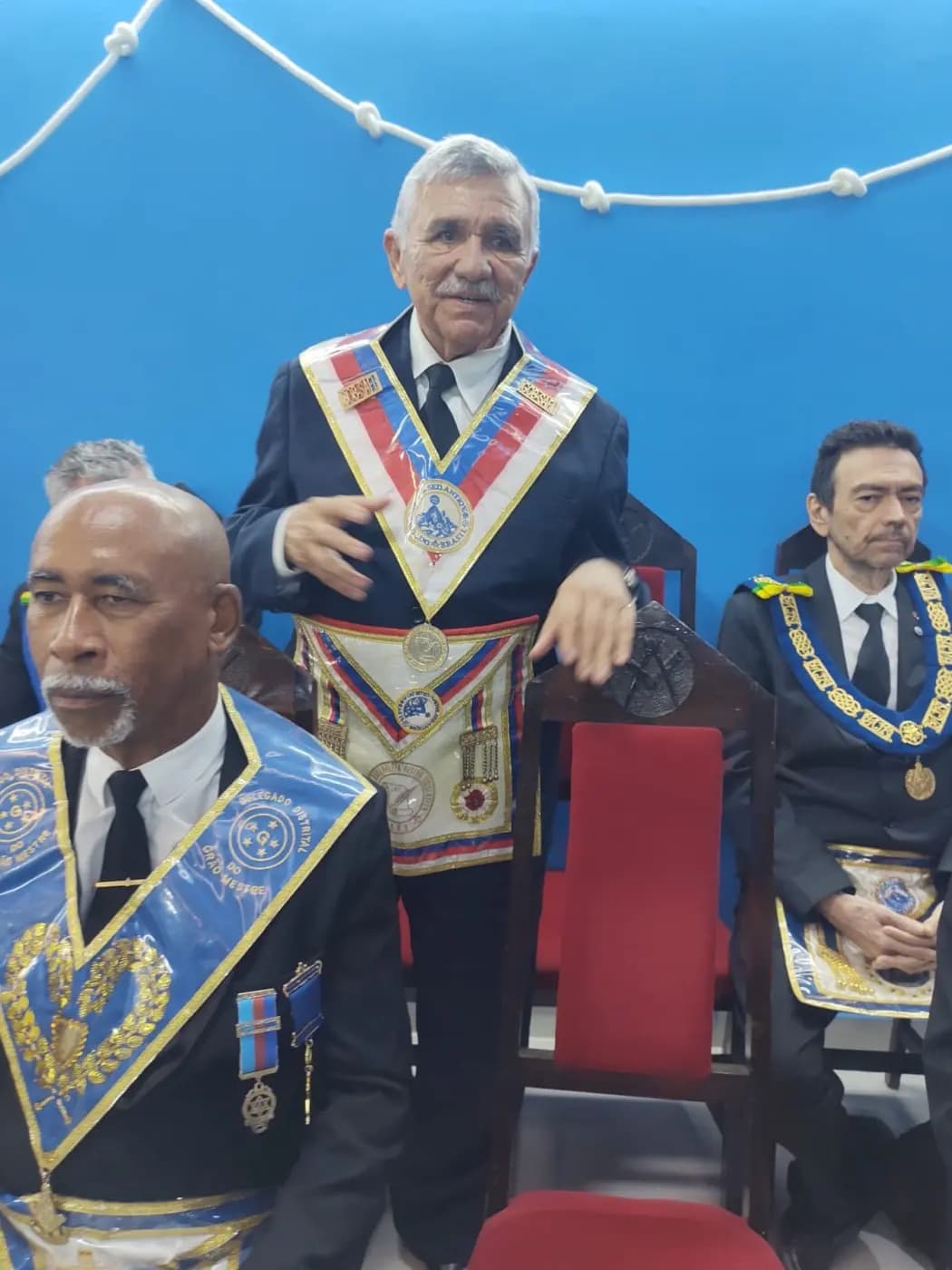 Registro fotográfico: SESSÃO MAGNA PÚBLICA ALUSIVA AO 119º ANO DE FUNDAÇÃO DA LOJA MAÇÔNICA EVOLUÇÃO SEGUNDA Nº 852, ORIENTE DE NATAL/RN.
