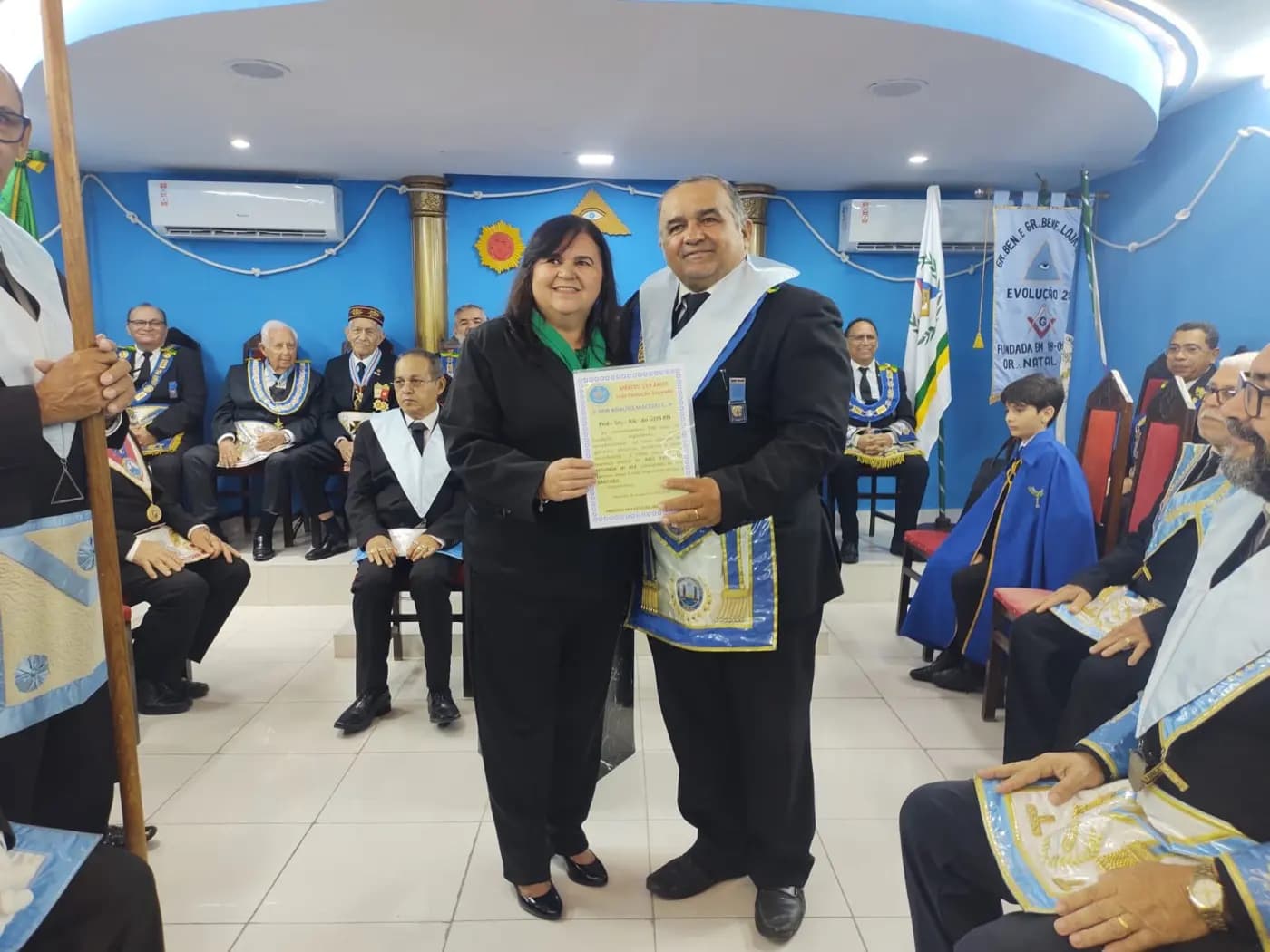 Registro fotográfico: SESSÃO MAGNA PÚBLICA ALUSIVA AO 119º ANO DE FUNDAÇÃO DA LOJA MAÇÔNICA EVOLUÇÃO SEGUNDA Nº 852, ORIENTE DE NATAL/RN.