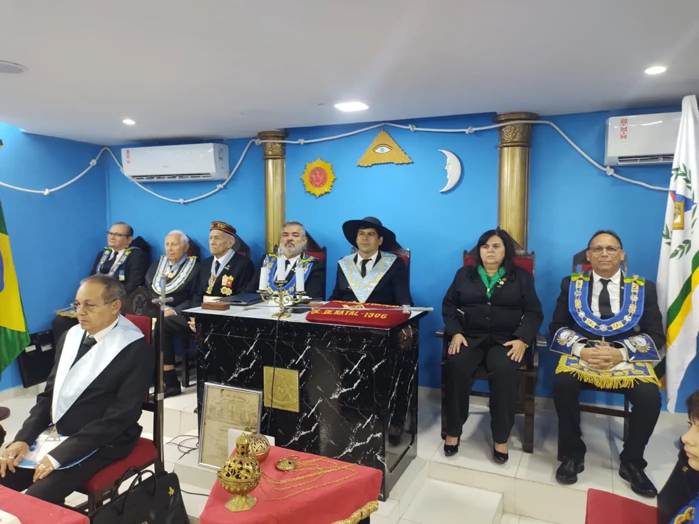 Registro fotográfico: SESSÃO MAGNA PÚBLICA ALUSIVA AO 119º ANO DE FUNDAÇÃO DA LOJA MAÇÔNICA EVOLUÇÃO SEGUNDA Nº 852, ORIENTE DE NATAL/RN.