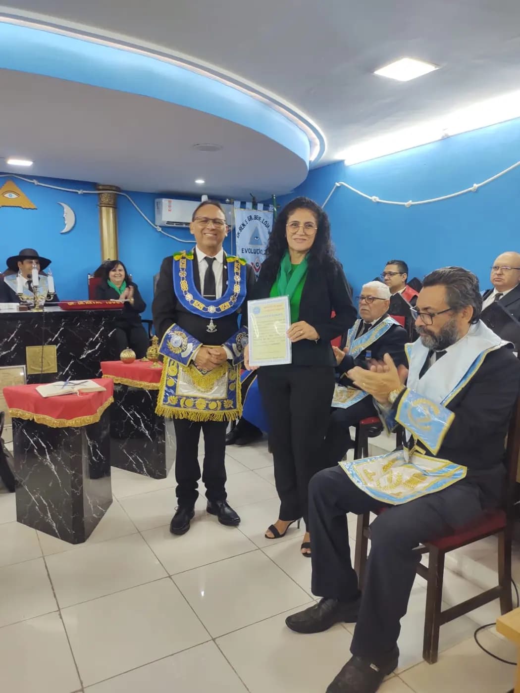 Registro fotográfico: SESSÃO MAGNA PÚBLICA ALUSIVA AO 119º ANO DE FUNDAÇÃO DA LOJA MAÇÔNICA EVOLUÇÃO SEGUNDA Nº 852, ORIENTE DE NATAL/RN.