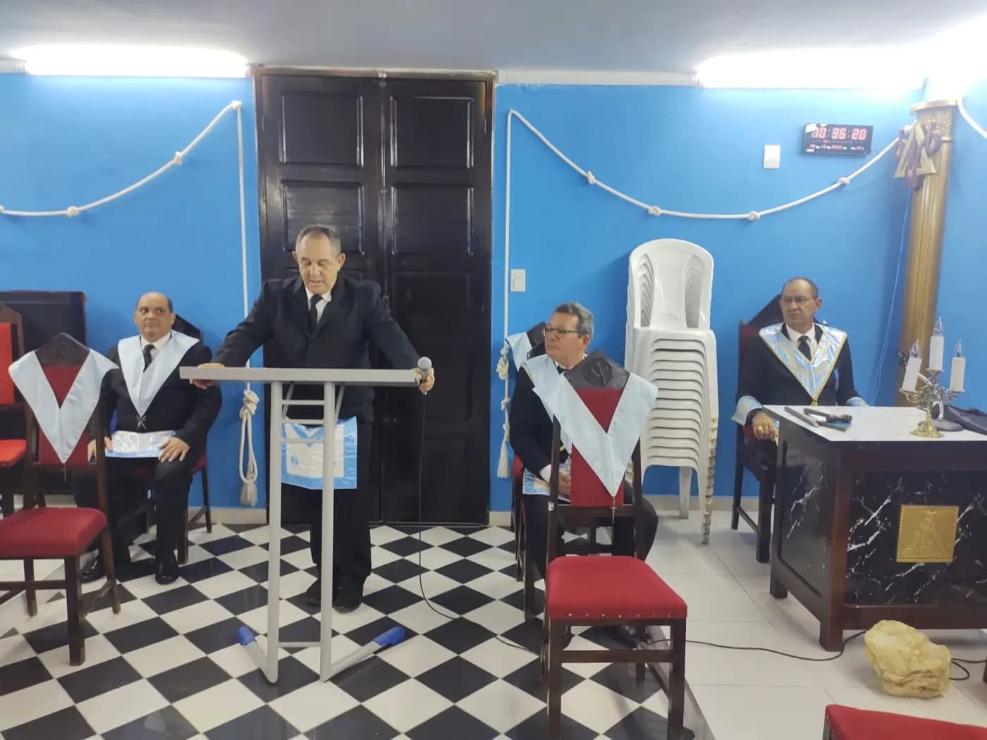 Registro fotográfico: SESSÃO MAGNA PÚBLICA ALUSIVA AO 119º ANO DE FUNDAÇÃO DA LOJA MAÇÔNICA EVOLUÇÃO SEGUNDA Nº 852, ORIENTE DE NATAL/RN.
