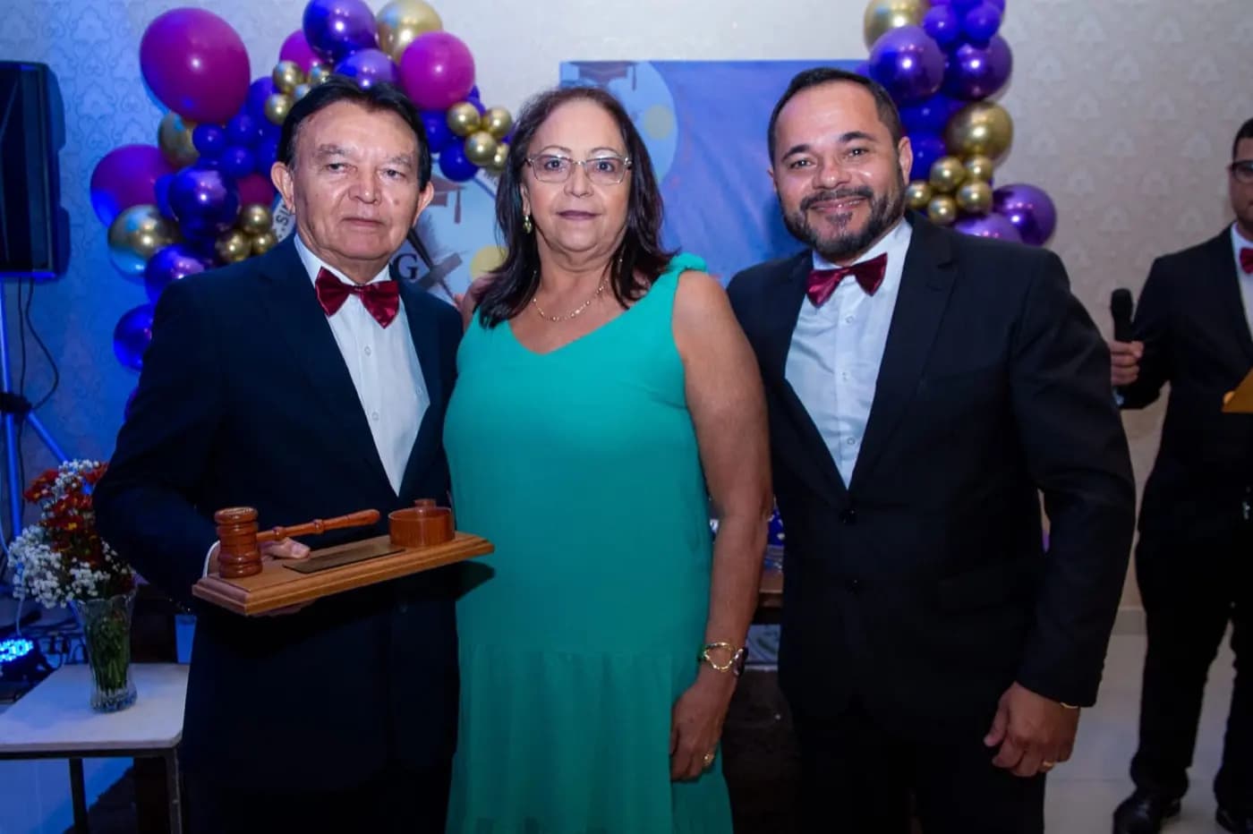 Registro fotográfico: BAILE COMEMORATIVO AOS 15 (QUINZE) ANOS DE FUNDAÇÃO DA LOJA MAÇÔNICA UNIVERSITÁRIA MÁRIO VILAR DE MELO Nº 4.085, ORIENTE DE NATAL/RN.