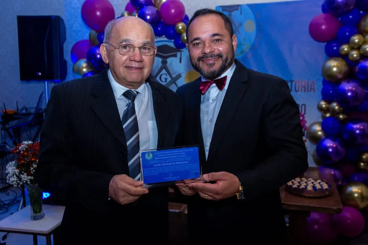 Registro fotográfico: BAILE COMEMORATIVO AOS 15 (QUINZE) ANOS DE FUNDAÇÃO DA LOJA MAÇÔNICA UNIVERSITÁRIA MÁRIO VILAR DE MELO Nº 4.085, ORIENTE DE NATAL/RN.