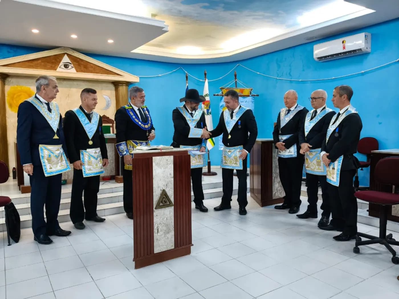 Registro fotográfico: PARTICIPAÇÃO DO GRÃO-MESTRE DO GOB-RN NA SESSÃO MAGNA EM HOMENAGEM À PROCLAMAÇÃO DA INDEPENDÊNCIA DO BRASIL, REALIZADA PELA ARY REIS DUARTE Nº 4.251, ORIENTE DE PARNAMIRIM/RN.