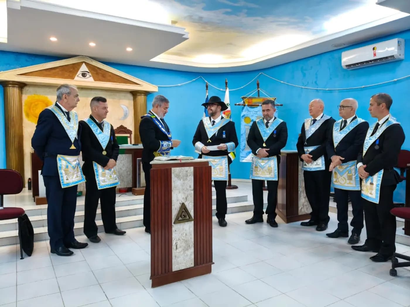 Registro fotográfico: PARTICIPAÇÃO DO GRÃO-MESTRE DO GOB-RN NA SESSÃO MAGNA EM HOMENAGEM À PROCLAMAÇÃO DA INDEPENDÊNCIA DO BRASIL, REALIZADA PELA ARY REIS DUARTE Nº 4.251, ORIENTE DE PARNAMIRIM/RN.