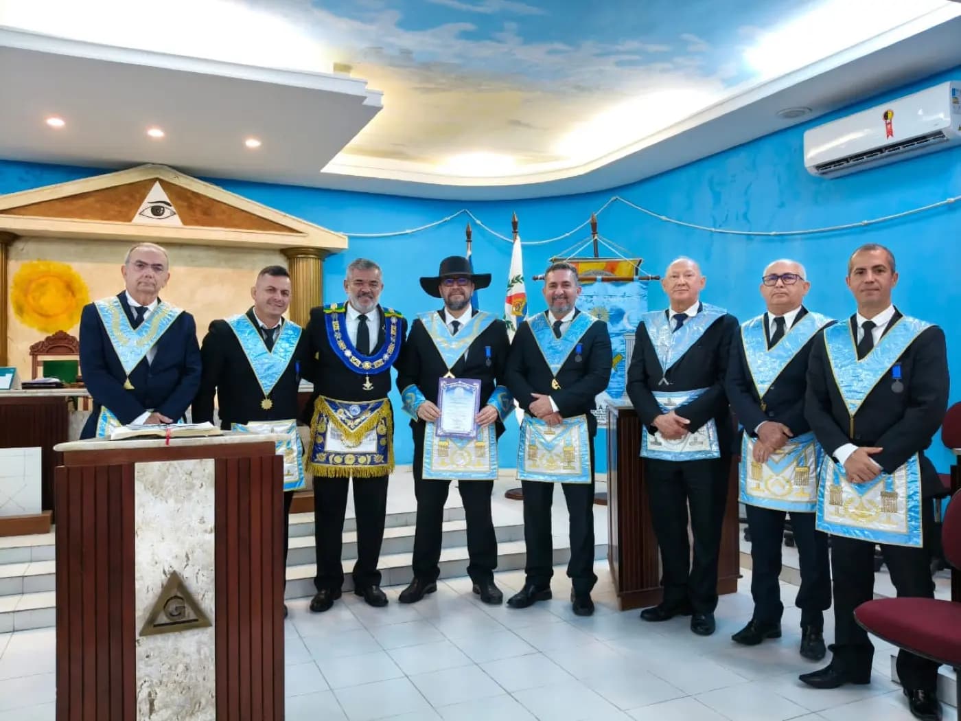 Registro fotográfico: PARTICIPAÇÃO DO GRÃO-MESTRE DO GOB-RN NA SESSÃO MAGNA EM HOMENAGEM À PROCLAMAÇÃO DA INDEPENDÊNCIA DO BRASIL, REALIZADA PELA ARY REIS DUARTE Nº 4.251, ORIENTE DE PARNAMIRIM/RN.