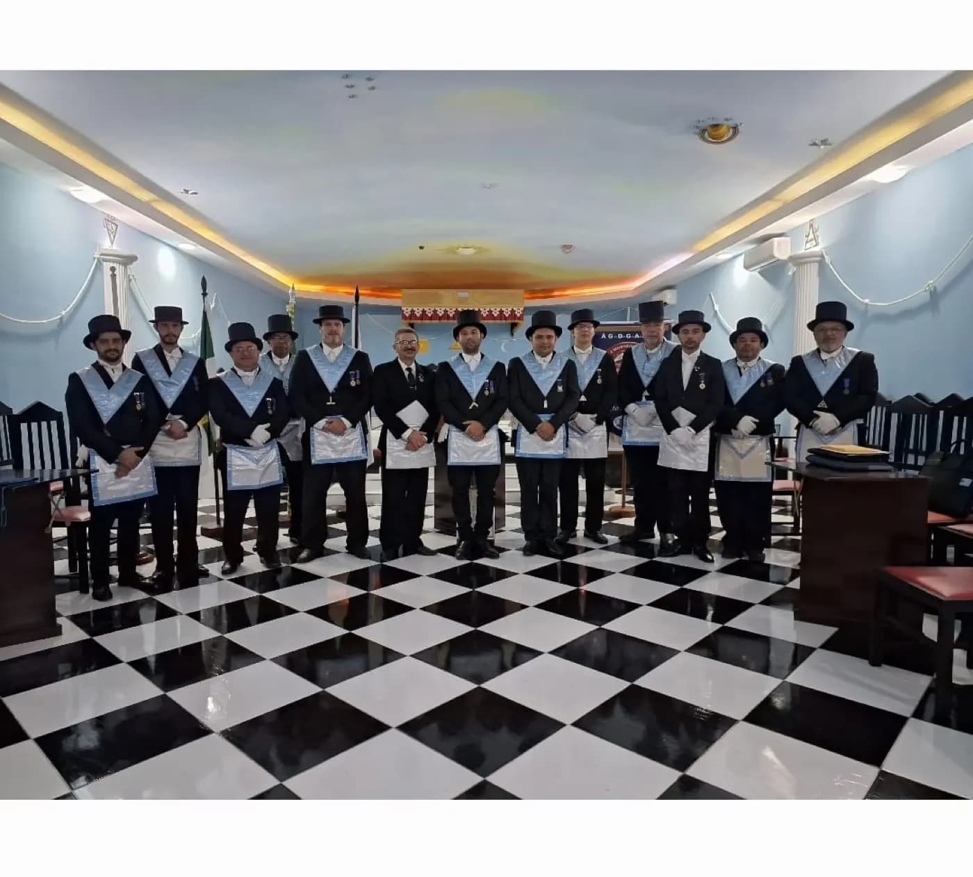 Registro fotográfico: SESSÃO MAGNA NO GRAU DE APRENDIZ MAÇOM REALIZADA PELA LOJA MAÇÔNICA LUIZ GONZAGA DO NASCIMENTO Nº 4.567, ORIENTE DE PARNAMIRIM-RN.