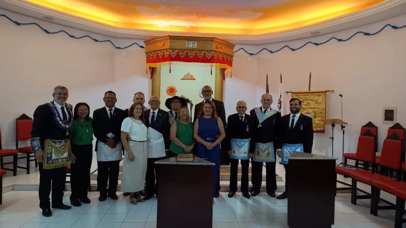 Registro fotográfico: PARTICIPAÇÃO DO GRÃO-MESTRE DO GOB-RN NA SESSÃO MAGNA DE INICIAÇÃO REALIZADA PELA LOJA MAÇÔNICA GENTIL MARINHO N° 2.070, ORIENTE DE NATAL-RN.