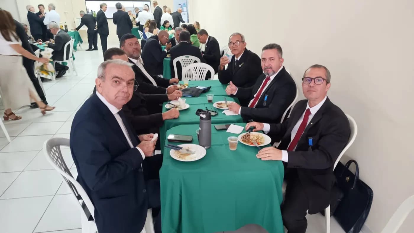 Registro fotográfico: PARTICIPAÇÃO DO GRÃO-MESTRE DO GOB-RN NA SESSÃO MAGNA DE INICIAÇÃO REALIZADA PELA LOJA MAÇÔNICA GENTIL MARINHO N° 2.070, ORIENTE DE NATAL-RN.