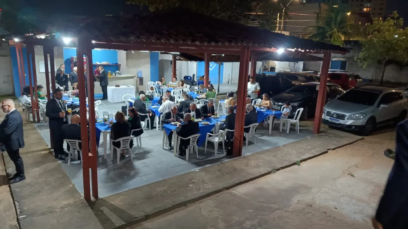 Registro fotográfico: SESSÃO MAGNA DE INICIAÇÃO REALIZADA PELA LOJA MAÇÔNICA UNIÃO NATALENSE Nº 2.414, ORIENTE DE PARNAMIRIM/RN.
