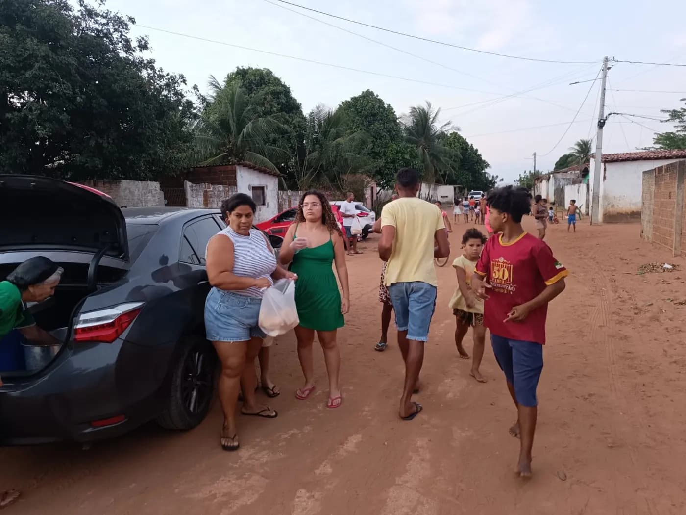 Registro fotográfico: AÇÃO FILANTRÓPICA REALIZADA PELA LOJA MAÇÔNICA PEDRO ALVES PINHEIRO Nº 3.918, ORIENTE DE EXTREMOZ-RN, EM CONJUNTO COM A FRATERNIDADE FEMININA CRUZEIRO DO SUL – FLOR DE LIZ, A ELA VINCULADA.
