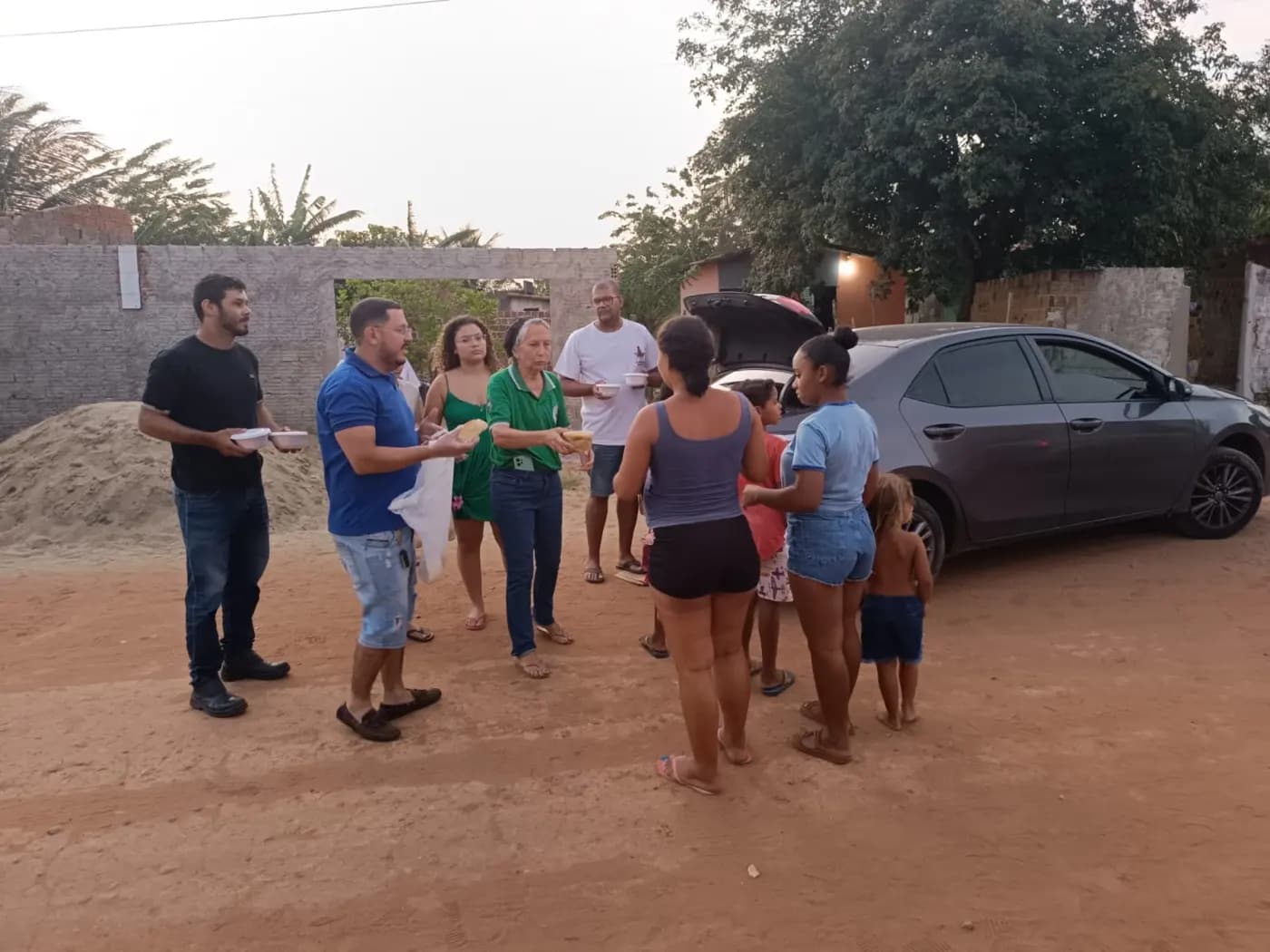 Registro fotográfico: AÇÃO FILANTRÓPICA REALIZADA PELA LOJA MAÇÔNICA PEDRO ALVES PINHEIRO Nº 3.918, ORIENTE DE EXTREMOZ-RN, EM CONJUNTO COM A FRATERNIDADE FEMININA CRUZEIRO DO SUL – FLOR DE LIZ, A ELA VINCULADA.