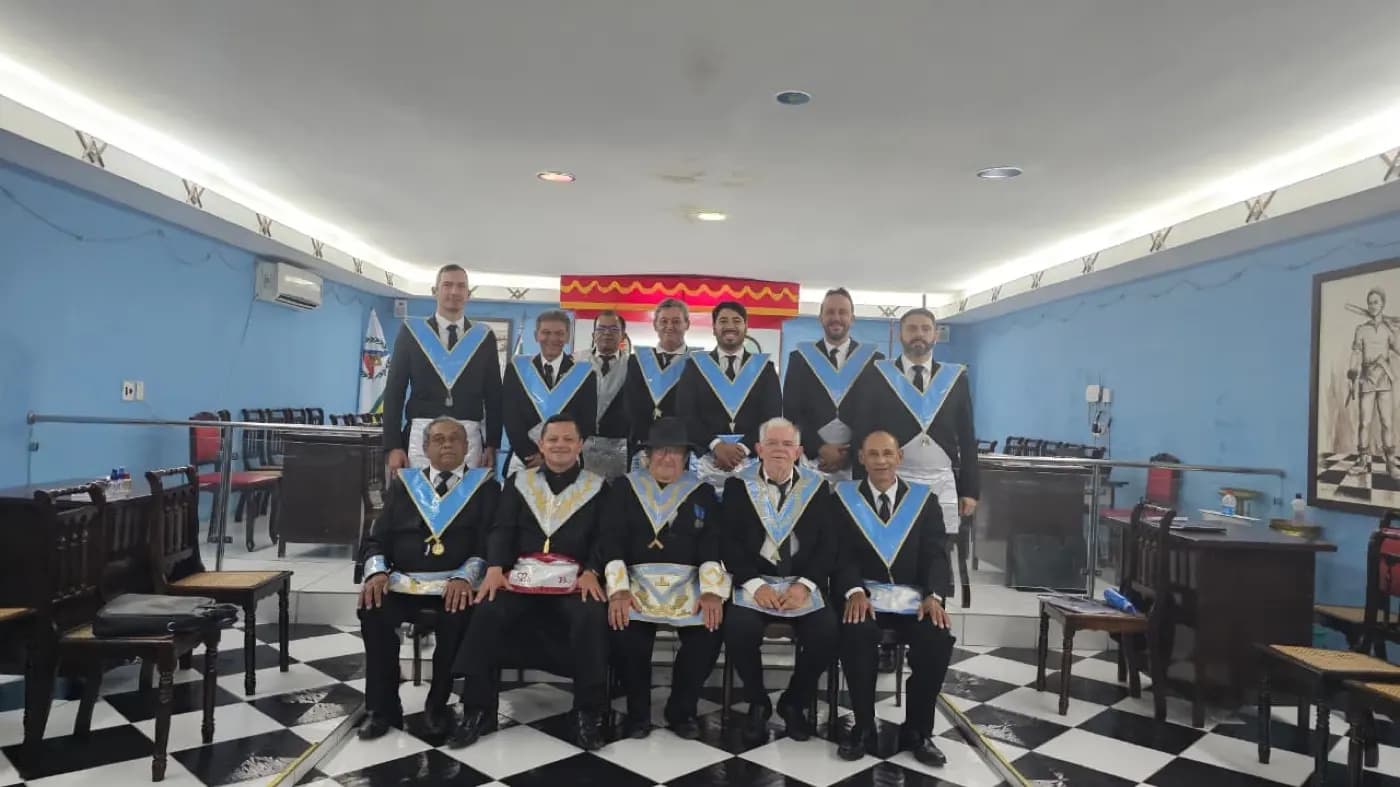 Registro fotográfico: SESSÃO ORDINÁRIA DE FILIAÇÃO REALIZADA PELA LOJA MAÇÔNICA ESTUDO E TRABALHO Nº 4.882, ORIENTE DE LAGOA NOVA-RN.