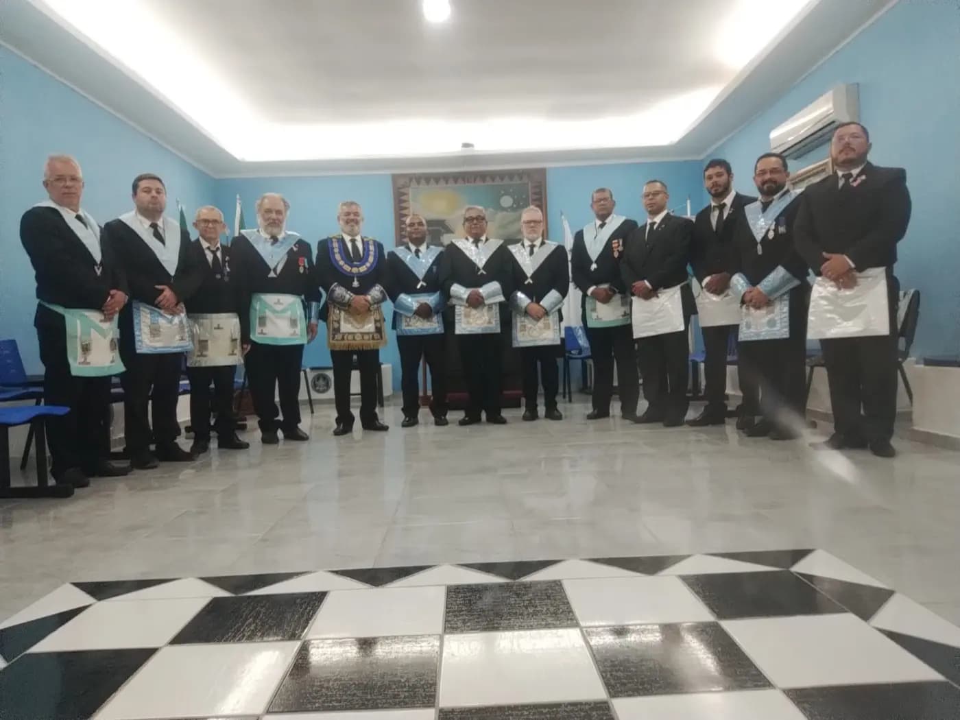 Registro fotográfico: SESSÃO ORDINÁRIA NO GRAU DE APRENDIZ MAÇOM REALIZADA PELA LOJA MAÇÔNICA PEDRO ALVES PINHEIRO Nº 3918, ORIENTE DE EXTREMOZ/RN.