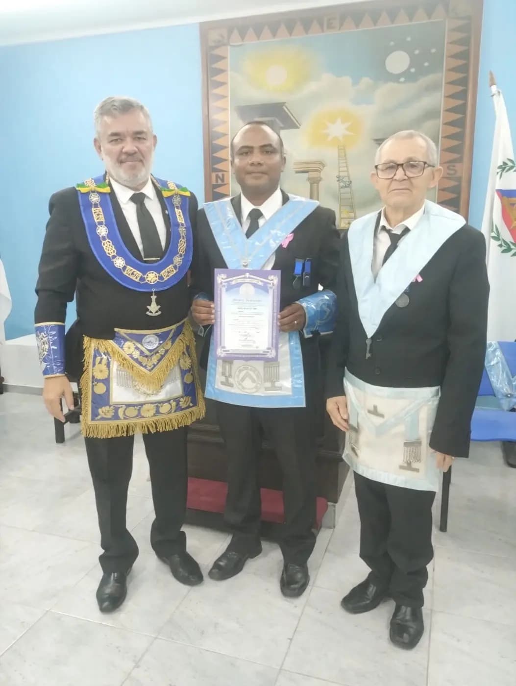 Registro fotográfico: SESSÃO ORDINÁRIA NO GRAU DE APRENDIZ MAÇOM REALIZADA PELA LOJA MAÇÔNICA PEDRO ALVES PINHEIRO Nº 3918, ORIENTE DE EXTREMOZ/RN.