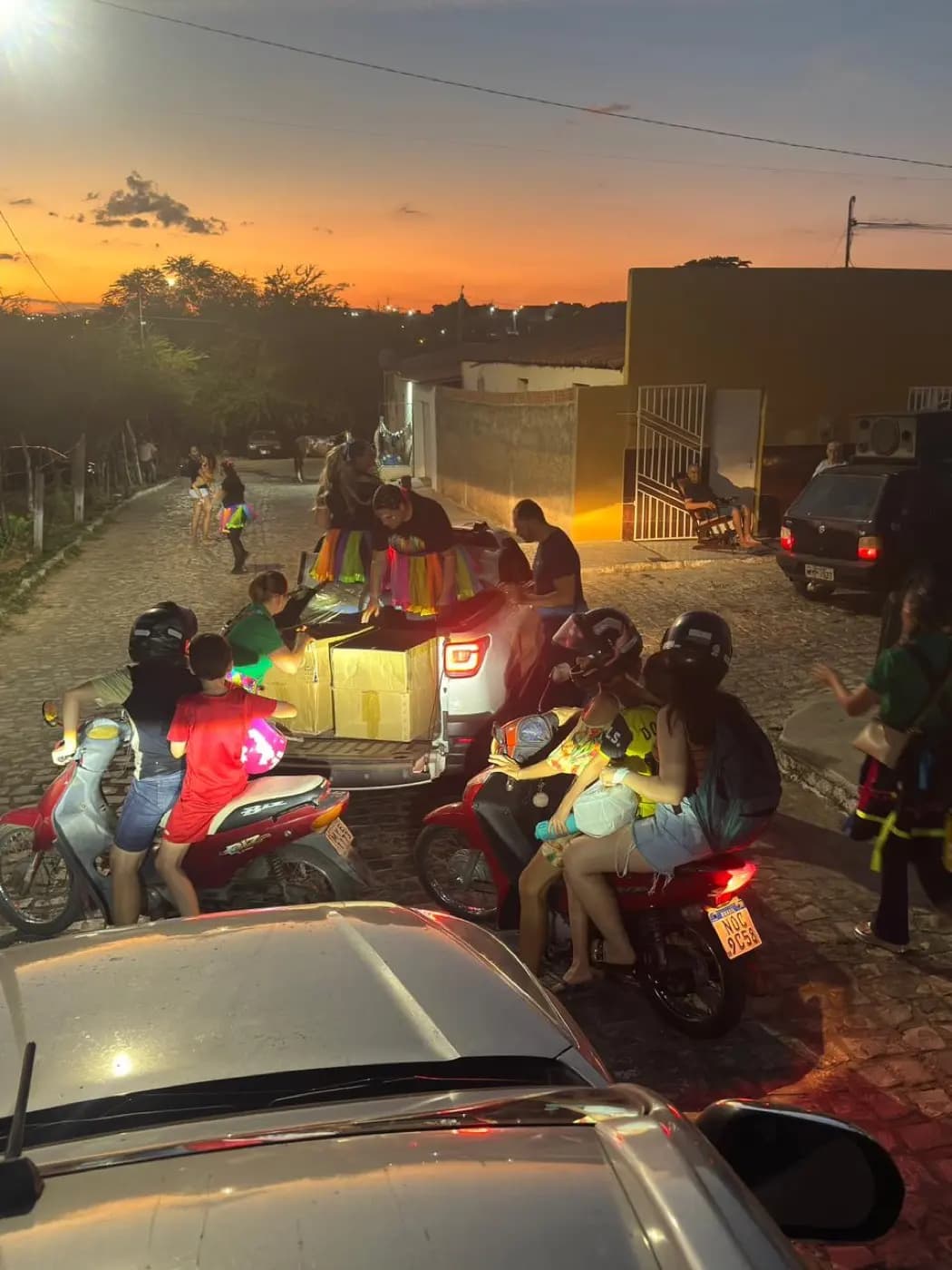 Registro fotográfico: AÇÃO FILANTRÓPICA REALIZADA PELA LOJA MAÇÔNICA MANOEL REGINALDO DA ROCHA Nº 2.439, ORIENTE DE PAU DOS FERRO-RN, EM CONJUNTO COM A FRATERNIDADE FEMININA CRUZEIRO DO SUL – ESTRELA GUIA.