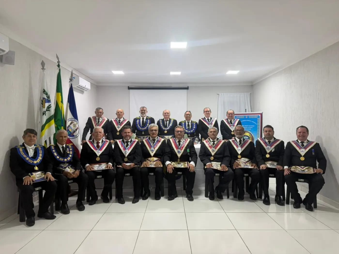 Registro fotográfico: PARTICIPAÇÃO DO GRÃO-MESTRE E DO GRÃO-MESTRE ADJUNTO DO GOB-RN NA PRIMEIRA REUNIÃO ORDINÁRIA DE 2025, DA PODERORA ASSEMBLEIA ESTADUAL LEGISLATIVA DO ESTADO DO RIO GRANDE DO NORTE (PAEL-RN).