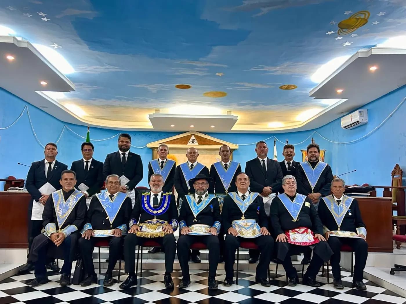 Registro fotográfico: PARTICIPAÇÃO DO GRÃO-MESTRE DO GOB/RN NA SESSÃO DE RETORNO AOS TRABALHOS MAÇÔNICOS DO ANO DE 2026, REALIZADA PELA LOJA MAÇÔNICA UNIÃO NATALENSE Nº 2.414, ORIENTE DE PARNAMIRIM/RN.