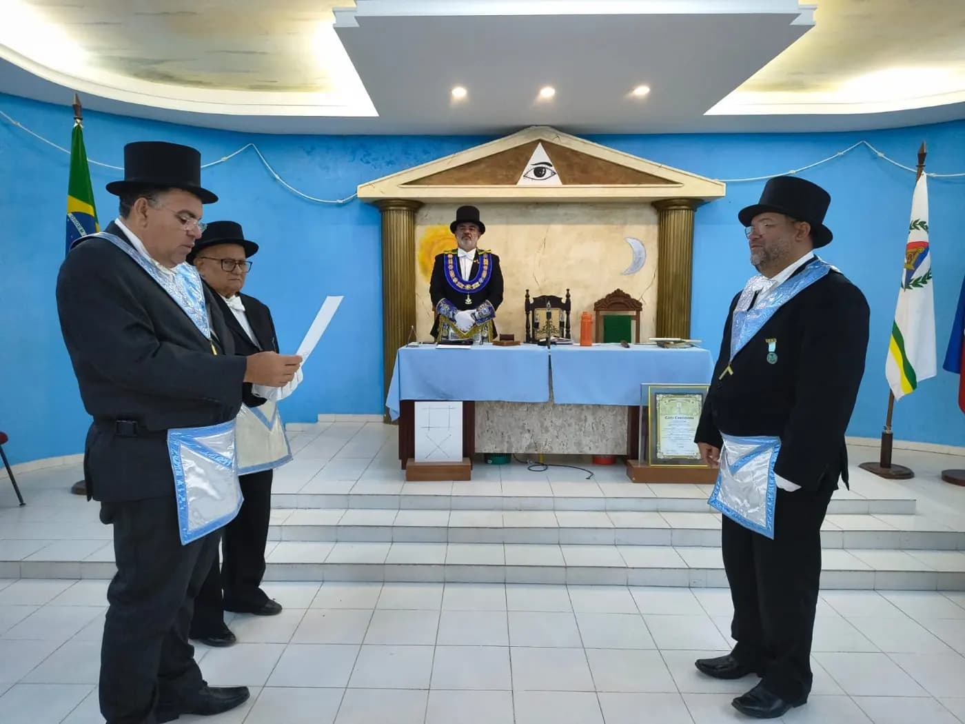 Registro fotográfico: SESSÃO MAGNA DE PROMOÇÃO AO GRAU DE COMPANHEIRO MAÇOM REALIZADA PELA LOJA MAÇÔNICA UNIVERSITÁRIA ESTRELA NATALENSE Nº 4.122, ORIENTE DE PARNAMIRIM/RN – RITO SCHRÖDER.