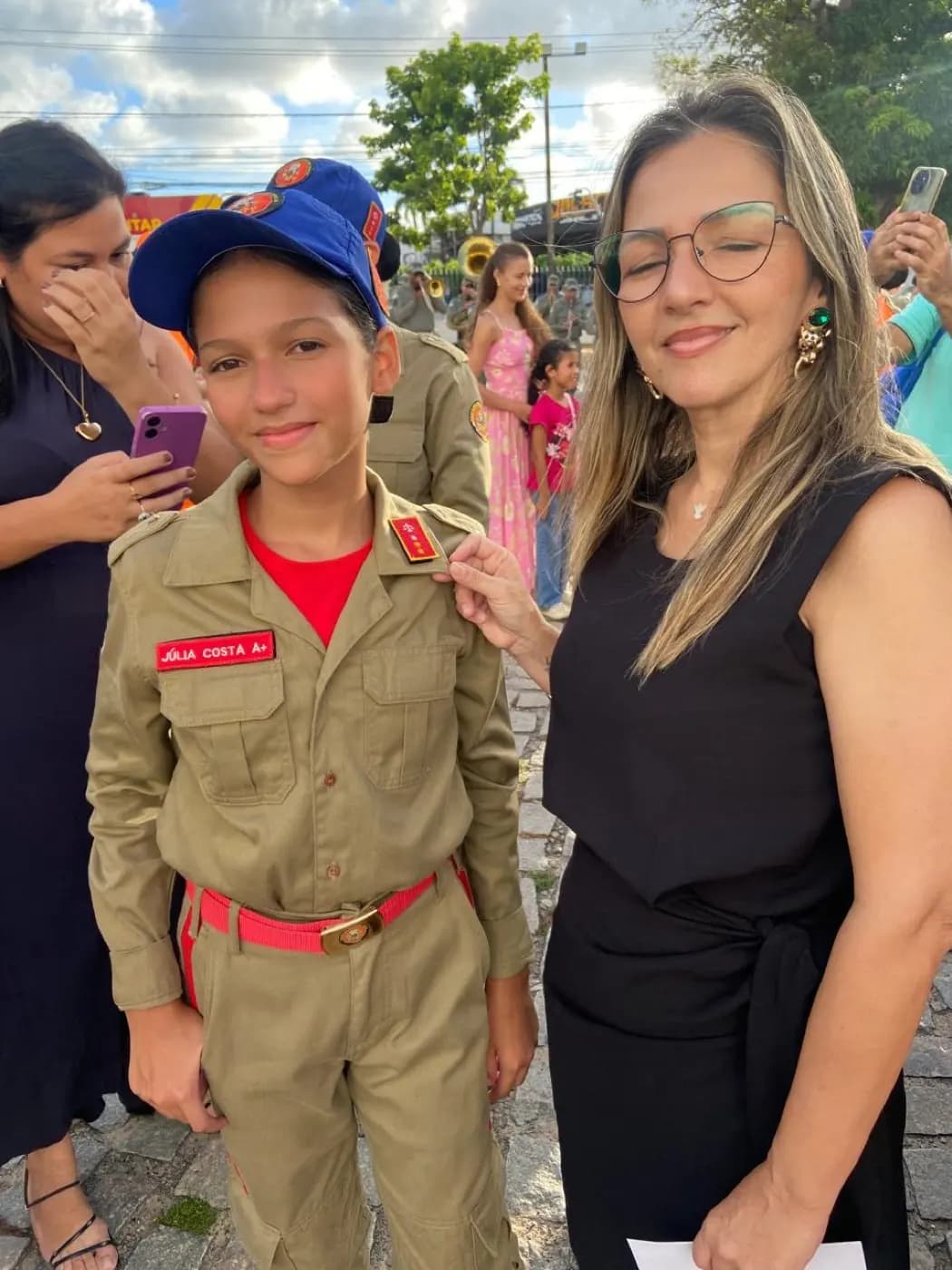 Registro fotográfico: TÍTULO DE HONRA AO MÉRITO CONCEDIDO À SOBRINHA ANA JÚLIA MACÊDO ASSUNÇÃO DA COSTA, PELO PROGRAMA BOMBEIRO MIRIM.