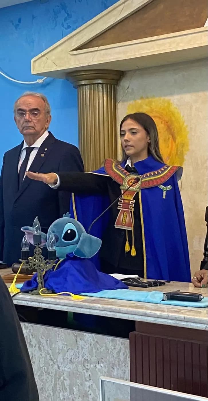 Registro fotográfico: SESSÃO DE POSSE DA NOVA DIRETORIA DO NÚCLEO ALFA UNIÃO NATALENSE N°42, DA AÇÃO PARAMAÇÔNICA JUVENIL DO GRANDE ORIENTE DO BRASIL.