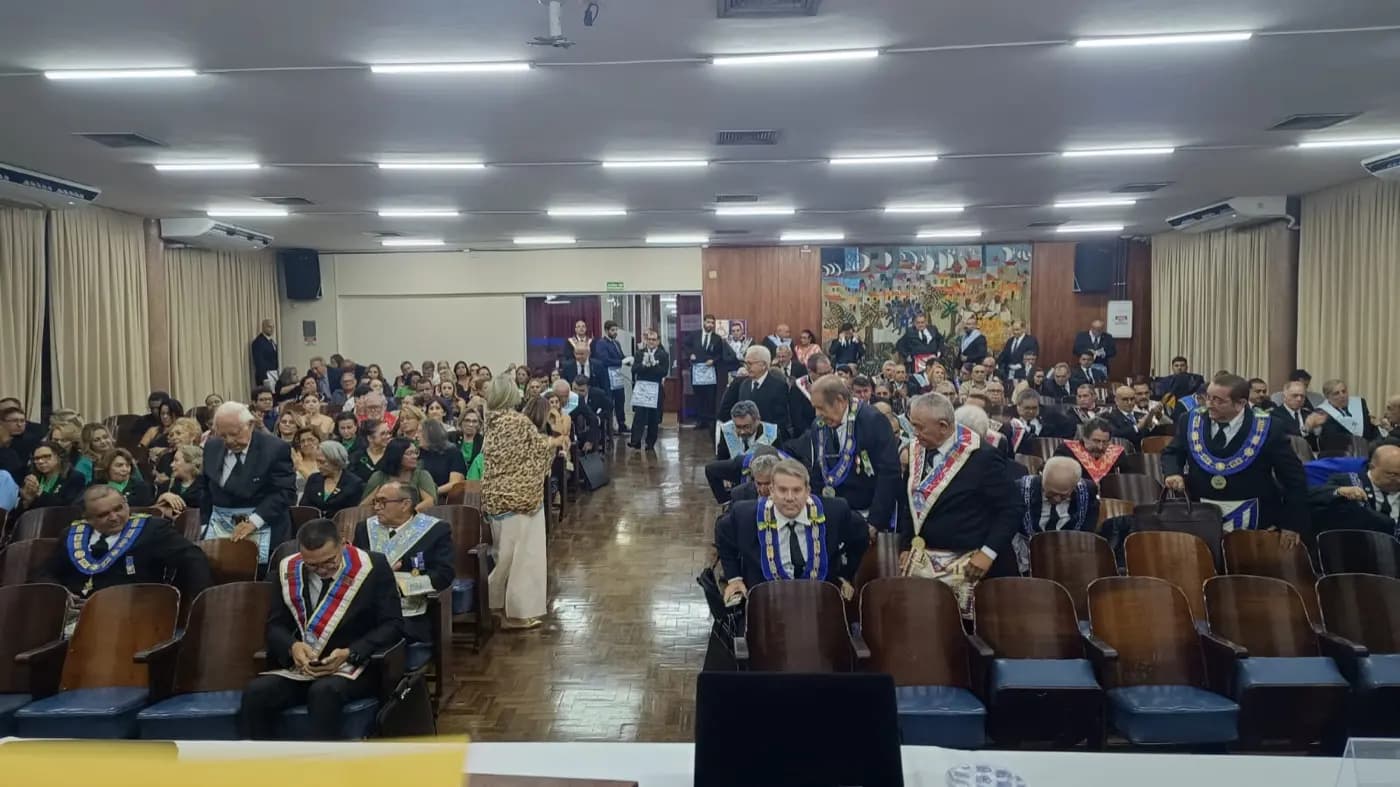 Registro fotográfico: PARTICIPAÇÃO DO GRÃO-MESTRE DO GOB-RN NA SOLENIDADE COMEMORATIVA AO ANIVERSÁRIO DOS 190 ANOS DE FUNDAÇÃO DA LOJA MAÇÔNICA 21 DE MARÇO Nº 152, ORIENTE DE NATAL/RN.