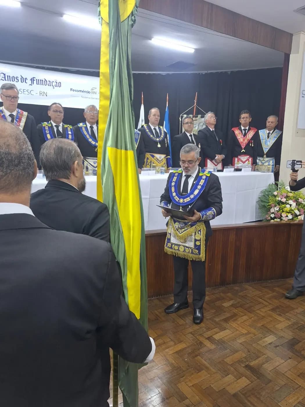 Registro fotográfico: PARTICIPAÇÃO DO GRÃO-MESTRE DO GOB-RN NA SOLENIDADE COMEMORATIVA AO ANIVERSÁRIO DOS 190 ANOS DE FUNDAÇÃO DA LOJA MAÇÔNICA 21 DE MARÇO Nº 152, ORIENTE DE NATAL/RN.