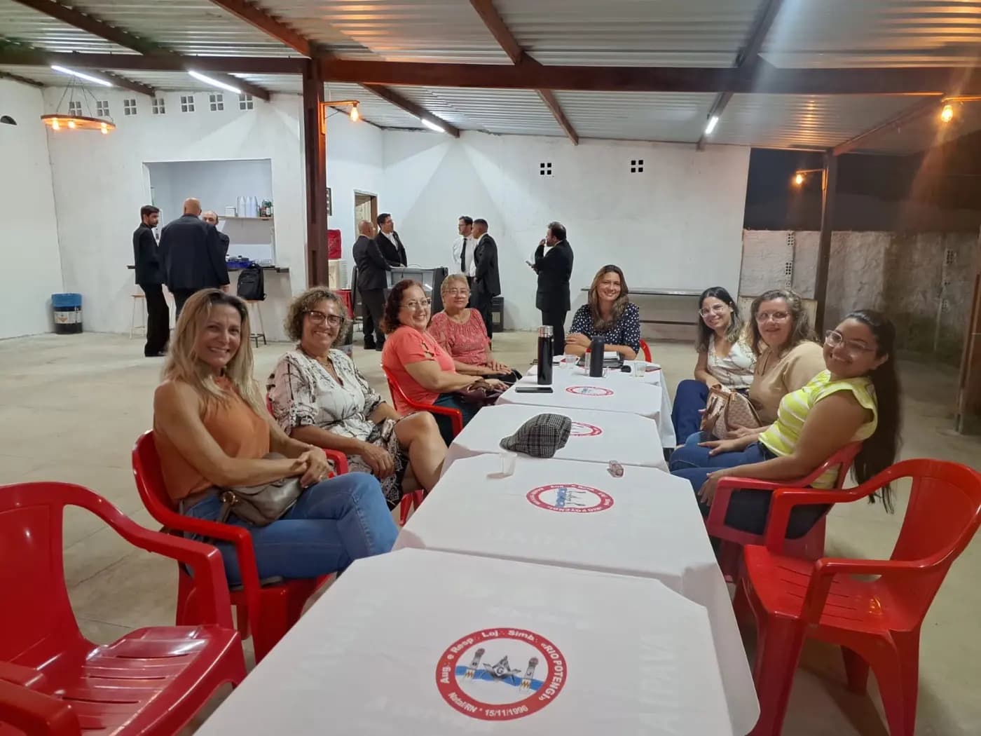 Registro fotográfico: LOJA MAÇÔNICA INTERNACIONAL DA PRAIA DA PIPA Nº 4.627, ORIENTE DE TIBAU DO SUL-RN – RETORNO DOS TRABALHOS MAÇÔNICOS E FILIAÇÃO DE NOVOS OBREIROS.