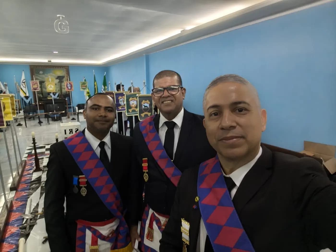 Registro fotográfico: PARTICIPAÇÃO DO GRÃO-MESTRE DO GOB-RN NA SESSÃO ORDINÁRIA DO SAGRADO ARCO REAL DE JERUSALÉM – CAPÍTULO SÃO MIGUEL ARCANJO Nº 94 – JURISDICIONADO AO SGCMSARB – GOB.