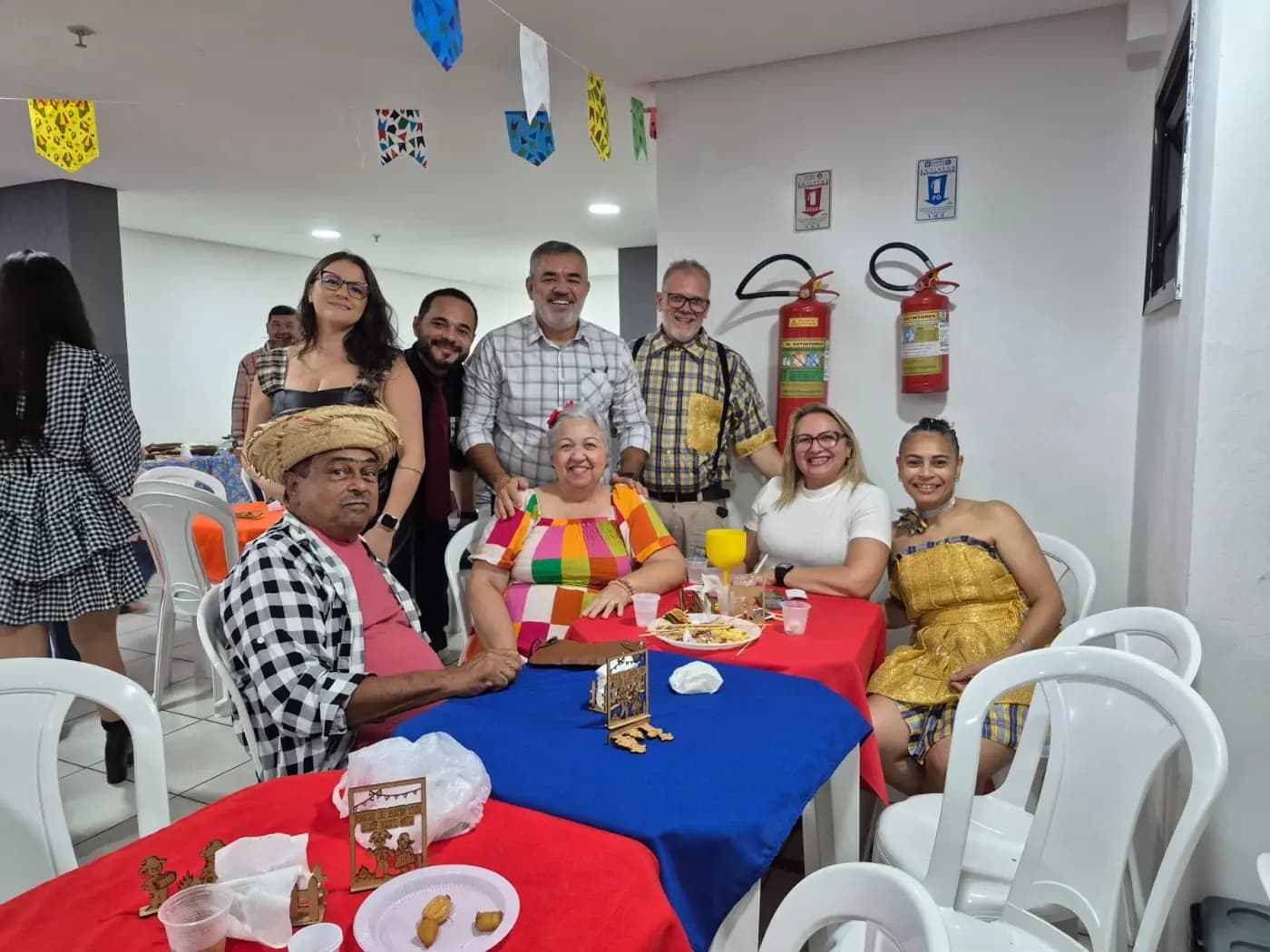 Registro fotográfico: PARTICIPAÇÃO DO GRÃO-MESTRE DO GOB-RN NO “ARRAIÁ DO CANDEEIRO”, REALIZADO PELAS LOJAS MAÇÔNICAS UNIVERSITÁRIA MÁRIO VILAR DE MELO Nº 4.085, ORIENTE DE NATAL-RN, E UNIVERSITÁRIA ESTRELA NATALENSE Nº 4.122, ORIENTE DE PARNAMIRIM-RN.