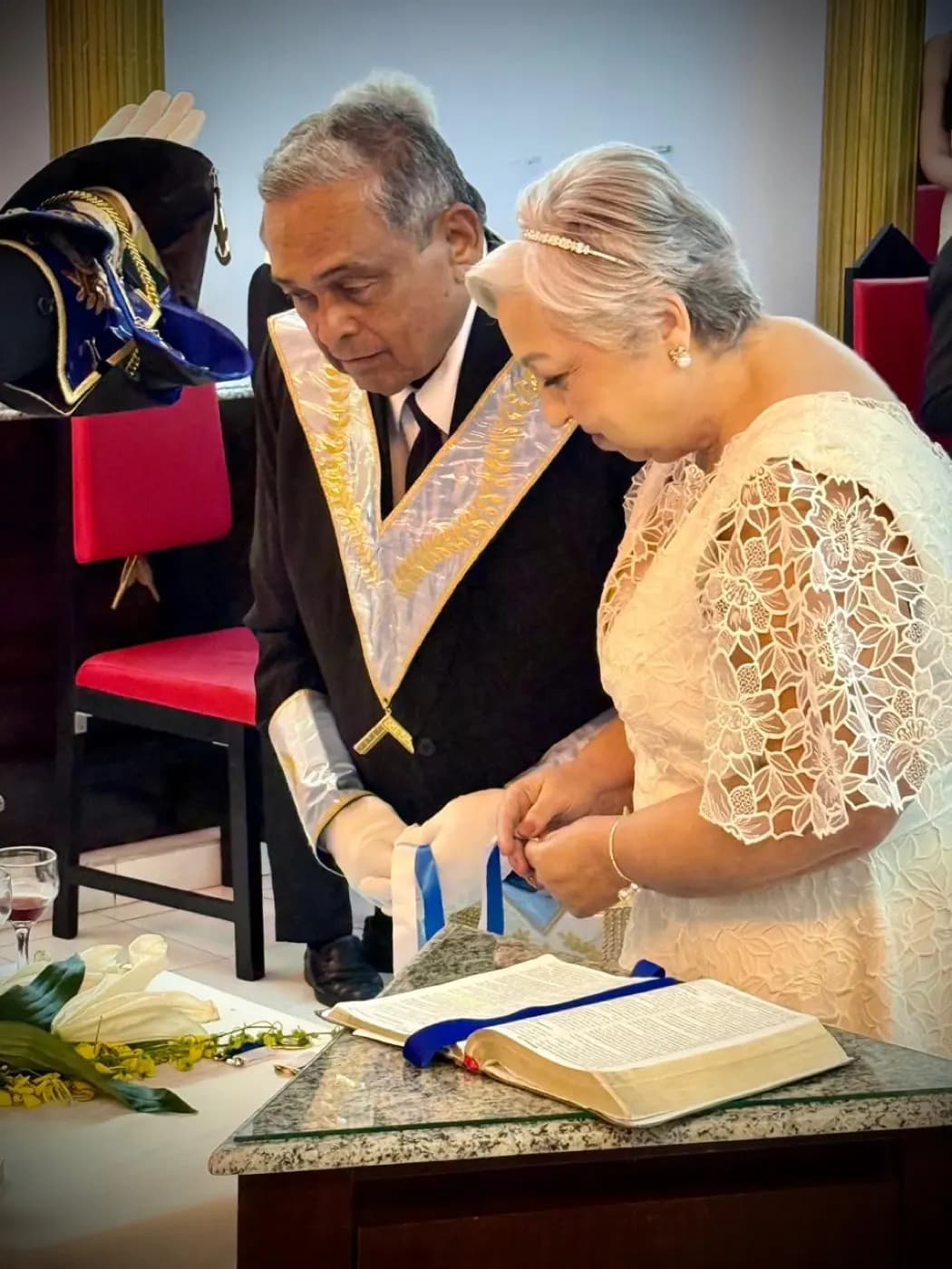 Registro fotográfico: CERIMÔNIA DE EXALTAÇÃO MATRIMONIAL DE BODAS DE OURO, REALIZADA NA LOJA MAÇÔNICA 21 DE MARÇO Nº 152, ORIENTE DE NATAL-RN.